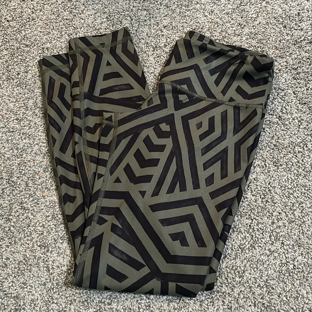 Lululemon leggings size 6